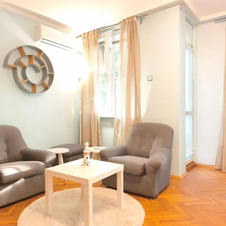 Apartment By The Sea 3 *