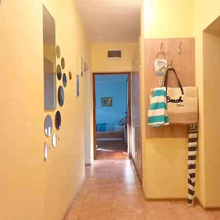 Apartment By The Sea 3