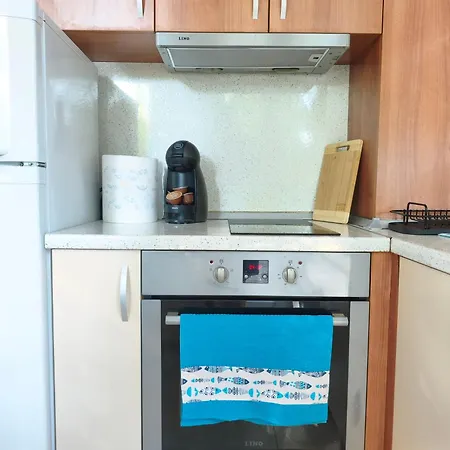 Apartment By The Sea 3 *